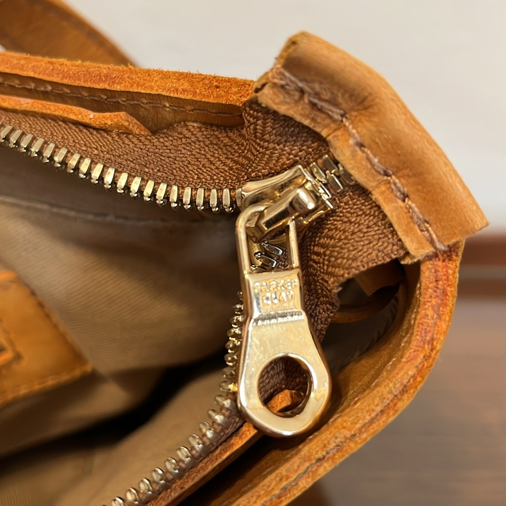Parker Clay Eden Carry all Tote Bag Tan Leather Tassel - Picture 7 of 14